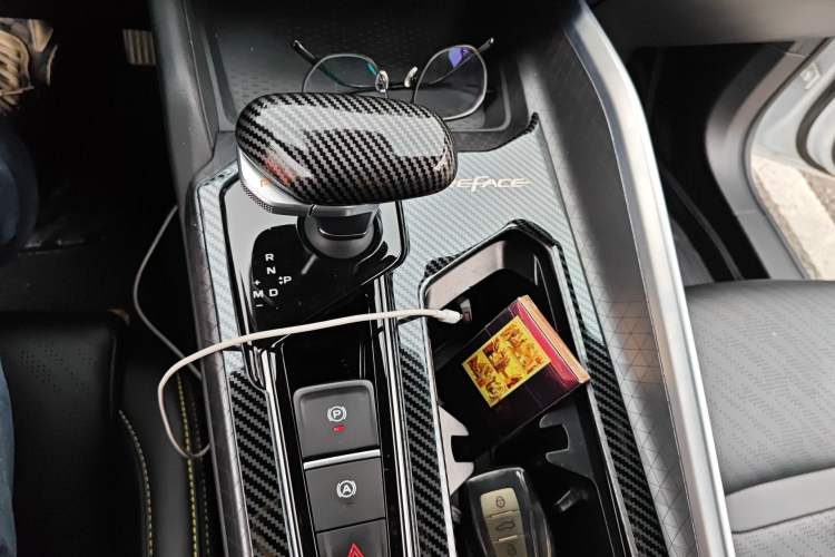 Used Geely Auto Preface 2023 1.5TD Kunlun Edition Gear Lever