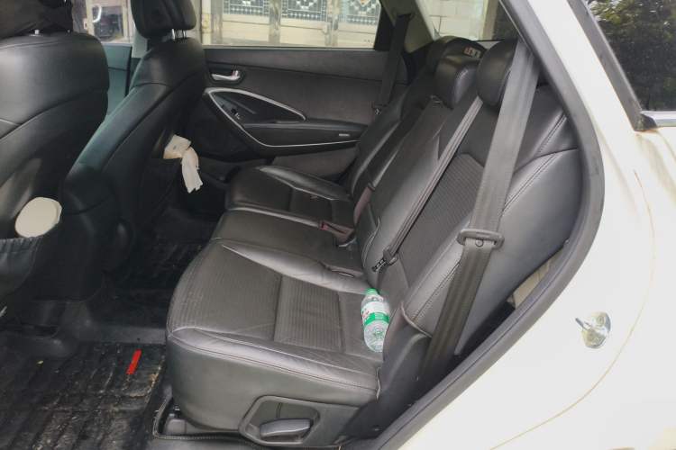 Used Hyundai Grand SantaFe 2013 3.0L 7-Seater Four-Wheel-Drive Comfort Edition Left Rear Seat