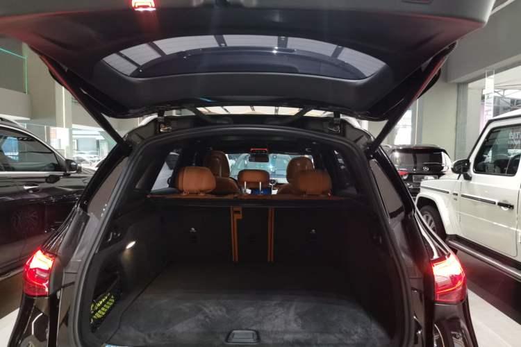 Used Mercedes-Benz GLC 2025 Refreshed GLC 300 L 4MATIC Dynamic Version 5 Seats Trunk