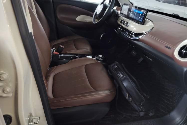 Used Wuling Bingo 2023 333 km Enjoyment Version Right Front Seat