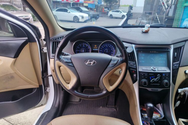 Used Hyundai Sonata 2013 2.0L Automatic Luxury Edition Steering Wheel
