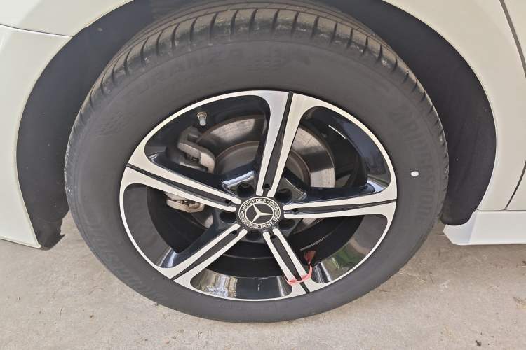 Used Mercedes-Benz A-Class 2023 A 200 L Fashion Model Right Rear Wheel Hub