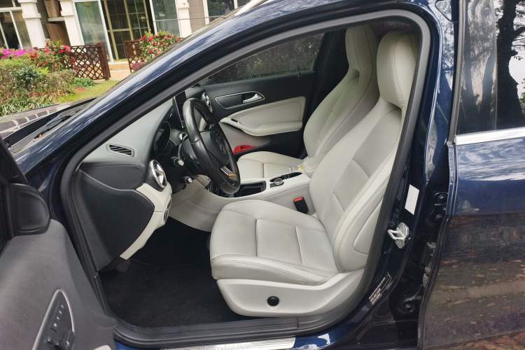 Used Mercedes-Benz GLA 2016 GLA 200 Fashion Model Left Front Seat