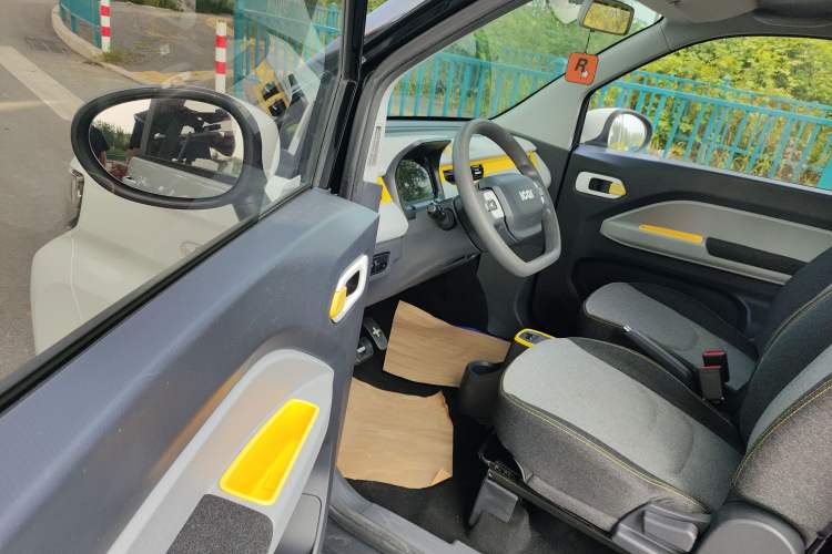 Used Chery QQ Ice Cream 2022 120km Conical Shape Lithium Iron Phosphate