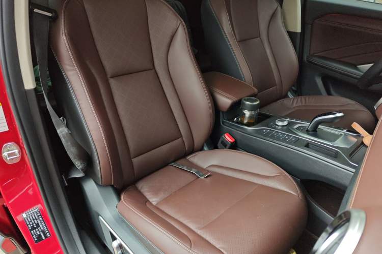 Used Wey VV6 2018 2.0T Two-Wheel-Drive Ultra-Luxury Version China V Standard