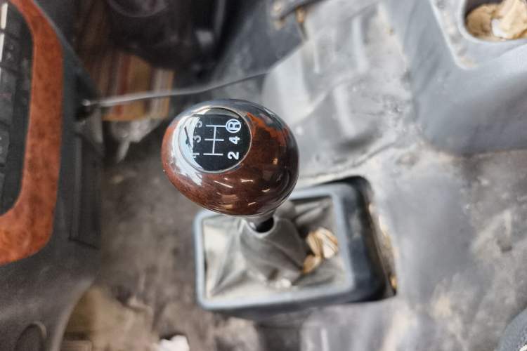 Used Golden Dragon Hiace 2010 2.0L Long-Wheelbase Gasoline Premium Version V20 Gear Lever