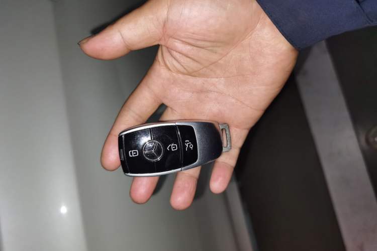 Used Mercedes-Benz E-Class 2016 E 300 L Sporty and Stylish Model
