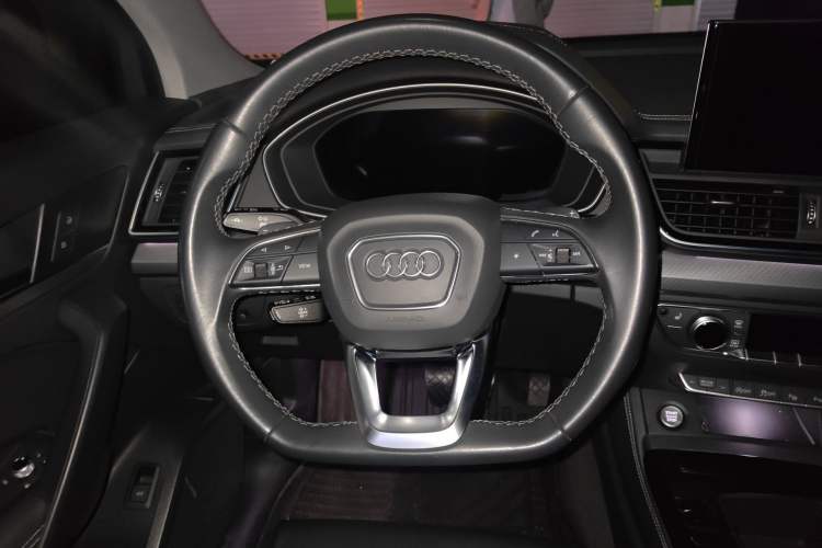 Used Audi Q5L 2022 40T Luxury Dynamic Model Steering Wheel