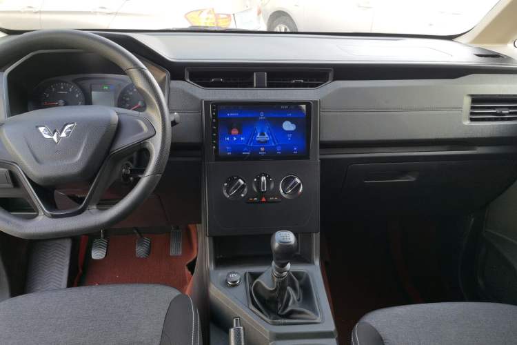 Used Wuling Hongguang PLUS 2019 1.5T Manual Standard Version 7 Seats
