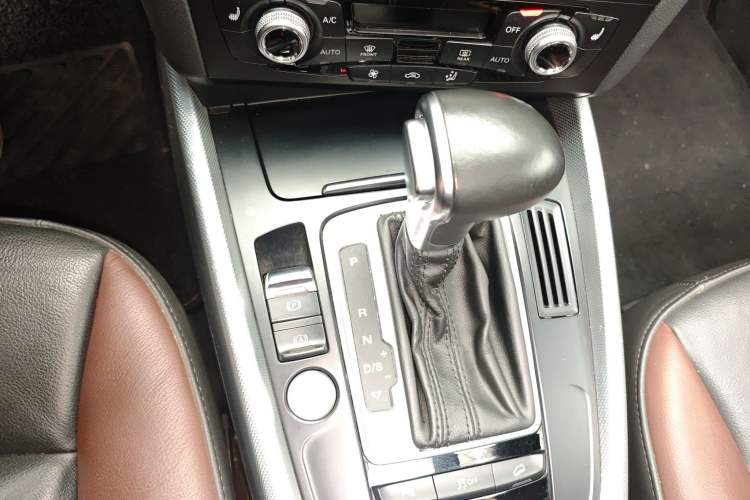 Used Audi Q5 2017 Plus 40 TFSI Technology Model Gear Lever