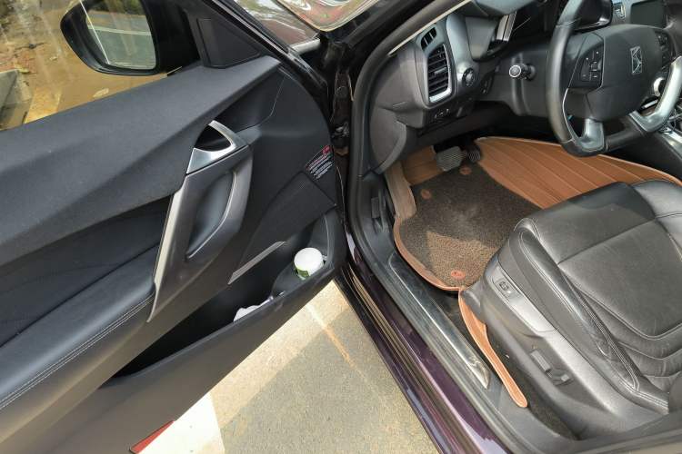 Used DS 5 2014 1.6T Luxury Edition THP160 Driver Seat