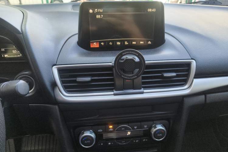 Used Mazda 3 Axela 2017 Sedan 1.5L Automatic Luxury Model Emission Standard China V Audio And AC Panel