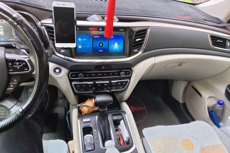 Used GAC Trumpchi GS8 2017 320T Two-Wheel Drive Luxury Smart Connectivity Version (7 Seats) Audio And AC Panel