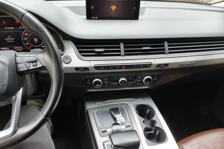 Used Audi Q7 2016 40 TFSI Comfort Model
