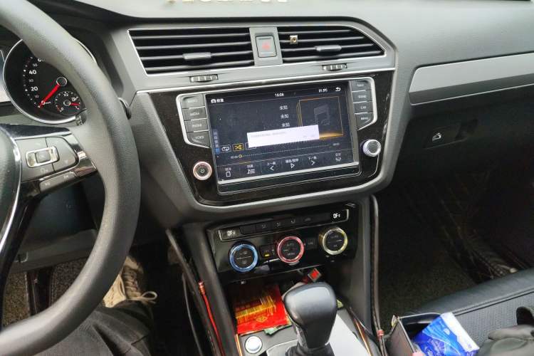 Used Volkswagen Tiguan L 2017 330TSI Automatic Two-Wheel Drive Luxury Edition Audio And AC Panel