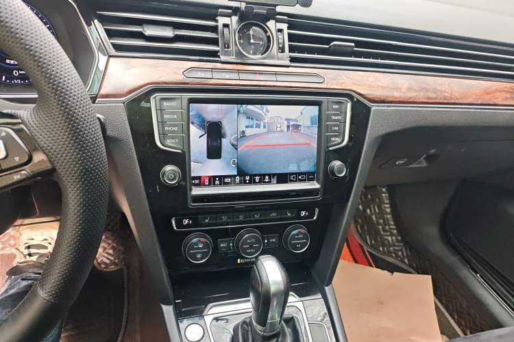 Used Volkswagen Magotan 2017 330TSI DSG Luxury Model Audio And AC Panel