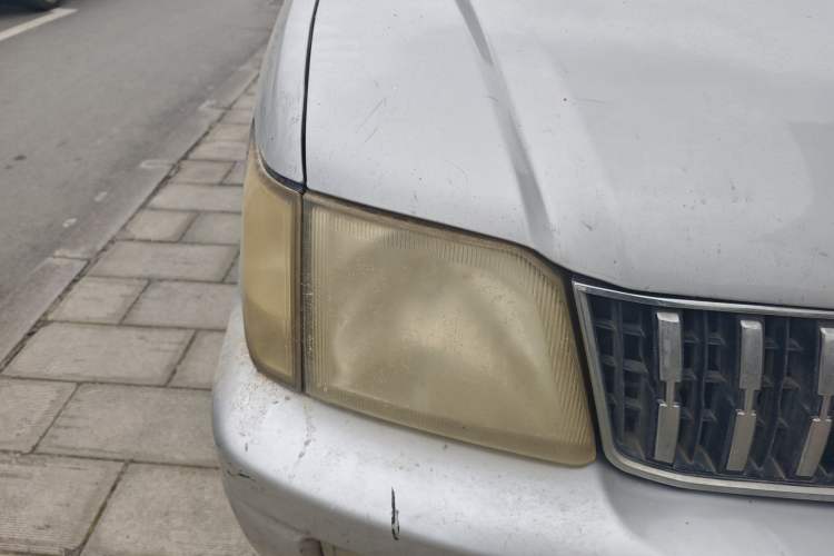 Used BAW Yueling 2014 2.8T long-wheelbase Entrepreneur Edition JE493ZLQ4CB Right Front Headlight