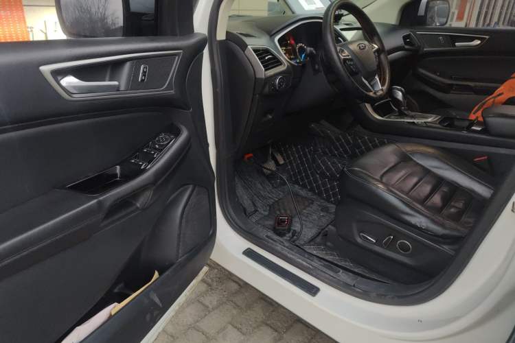 Used Ford Edge 2015 2.0T GTDi Two-Wheel-Drive Platinum Edition
