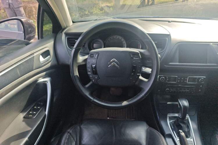 Used Citroen C5 2014 1.6T Automatic Luxury Model Steering Wheel