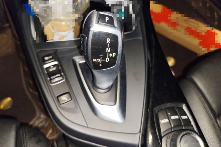 Used BMW 2 Series 2018 220i Convertible Coupe Sports Design Package Gear Lever