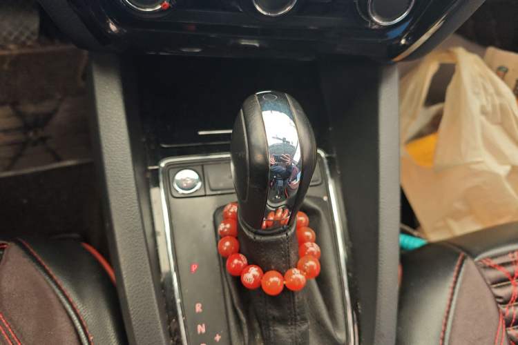 Used Volkswagen Sagitar 2017 1.6L Automatic Comfort Model Gear Lever