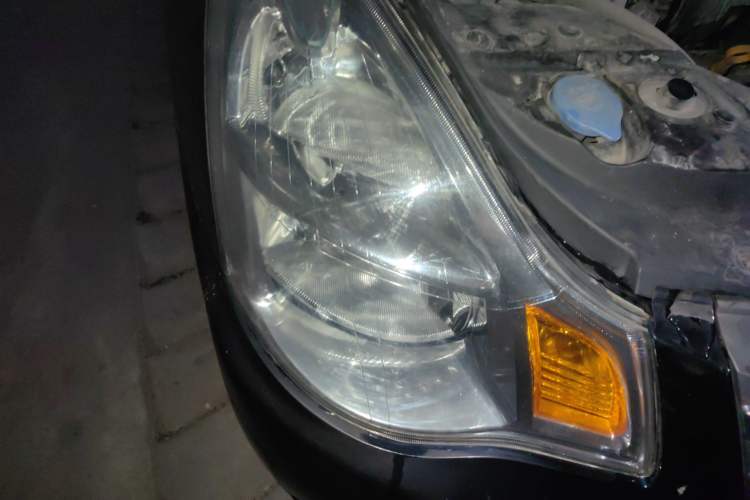 Used Nissan Sylphy 2012 Classic 1.6XE Manual Comfort Edition Right Front Headlight