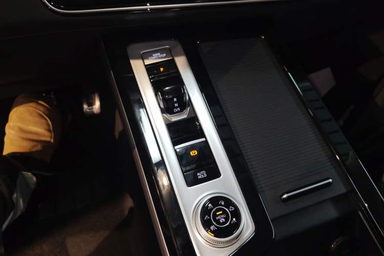 Used Volkswagen Tavendor 2023 380TSI Four-Wheel Drive R-Line Cruise Edition
