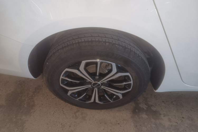 Used Roewe i6 MAX New Energy 2022 EV 600 Grand Touring Edition with Skyroof Right Rear Wheel Hub