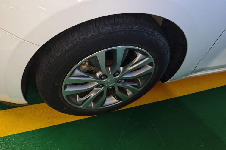 Used Buick GT 2021 Revised Version 1.3T Automatic Mild Hybrid Elite Edition Left Front Wheel Hub