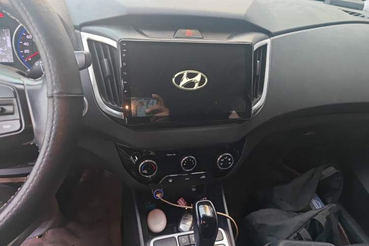 Used Hyundai ix25 2017 1.6L Automatic Smart Version Audio And AC Panel