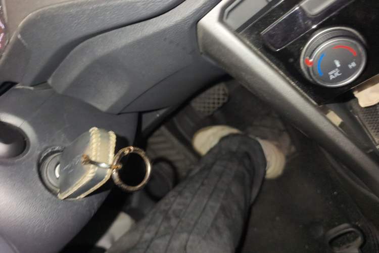 Used Volkswagen T-ROC 2019 230TSI DSG Two-Wheel-Drive Advanced Version China VI Standard Vehicle Key