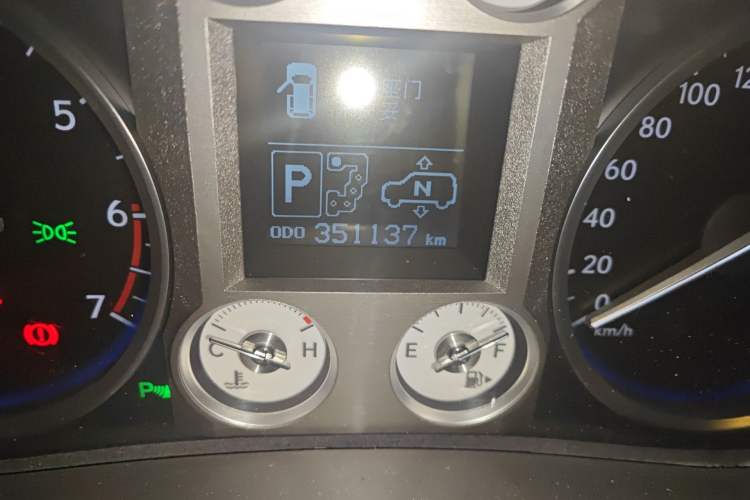 Used Lexus LX 2009 570 Odometer Close Up