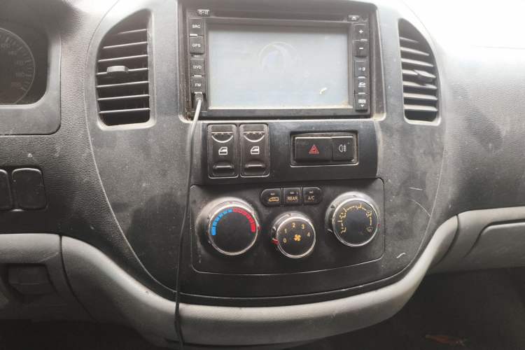 Used FORTHING Lingzhi 2013 M3 1.6L 7-Seater Comfort Model
