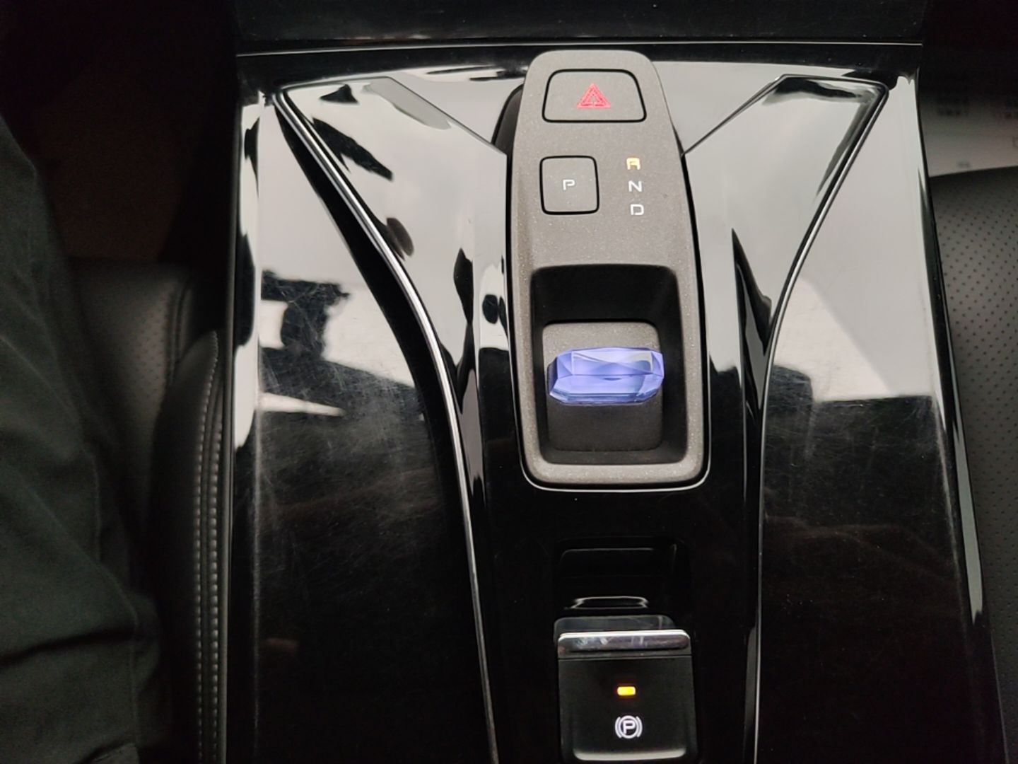 Dongfeng Aeolus Mage 2023 DH-i 1.5T Luxury Edition — снимка 16