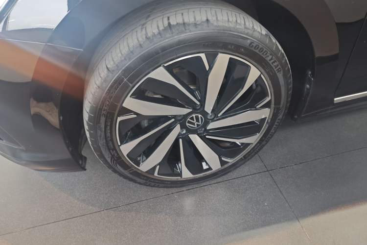 Used Volkswagen Passat 2023 Revised 330TSI Elite Edition Left Front Wheel Hub