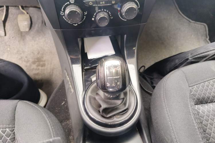 Used Citroen C-Quatre 2013 Sedan 1.6L Manual - Prestige Model Gear Lever