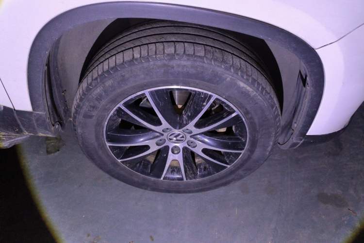 Used Volkswagen Tiguan 2015 1.8TSI Automatic Two-Wheel Drive Luxury Model Right Front Wheel Hub