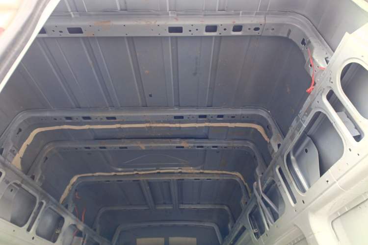 Used JMC Fushun 2023 2.0T Automatic Long-Wheelbase High-Roof Commercial Van—2/3 Seats