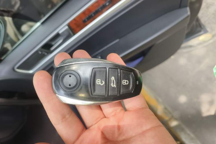 Used Volkswagen Touareg 2011 3.0 TDI Diesel High-End Model Vehicle Key