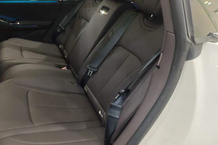 Used Denza Z9 2024 1100 km All-Wheel-Drive Ultra Version