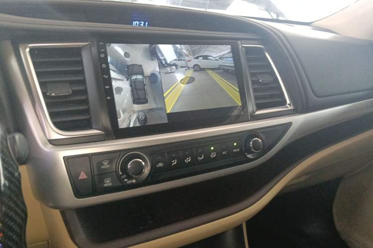 Used Toyota Highlander 2018 2.0T Two-Wheel Drive Elite Version 5 Seats China VI Standard