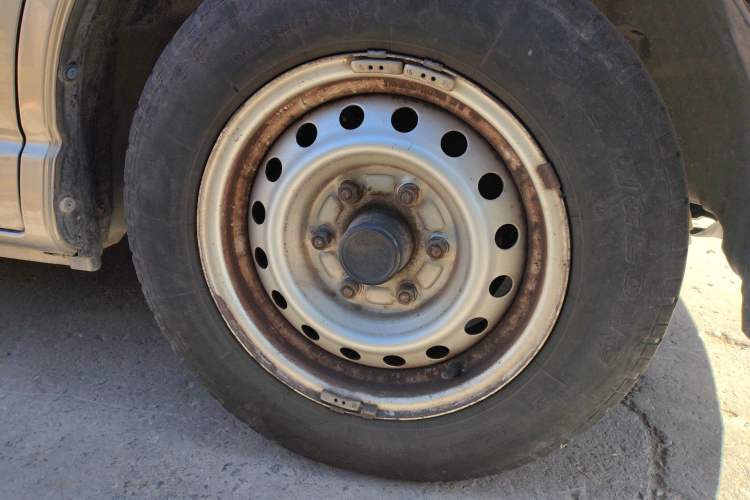 Used Jinbei Express 2018 2.0L Standard Version V19 Right Front Wheel Hub