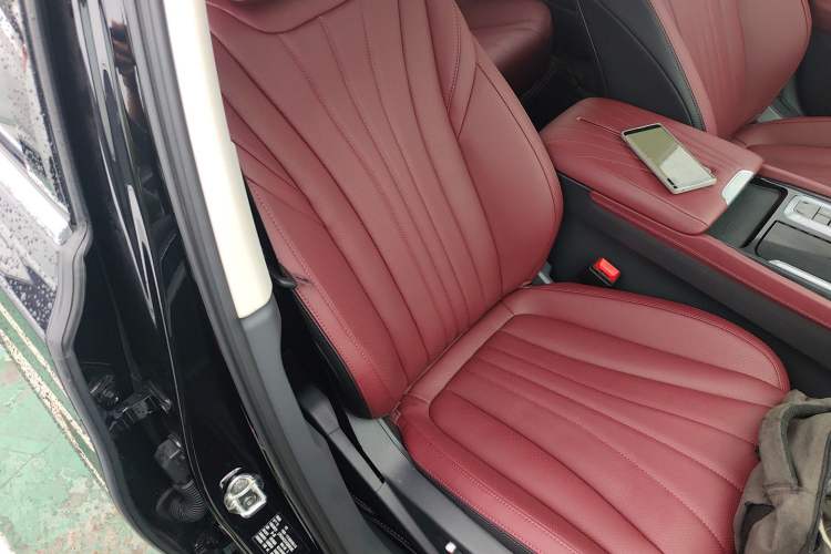 Used Hongqi H5 2025 1.5T DCT Qiyun 500 000th Unit Commemorative Edition Right Front Seat