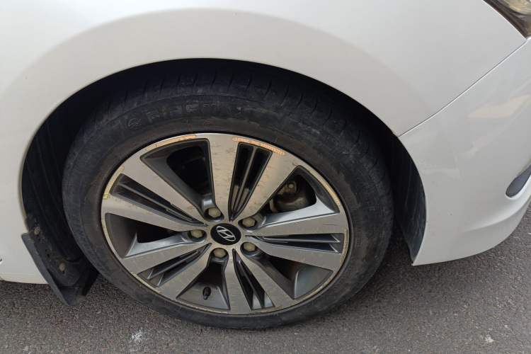 Used Hyundai Mistra 2016 1.6T Automatic Smart GLS Right Front Wheel Hub