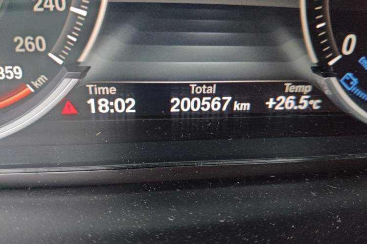 Used BMW 7 Series 2014 730Li Premium Edition Odometer Close Up