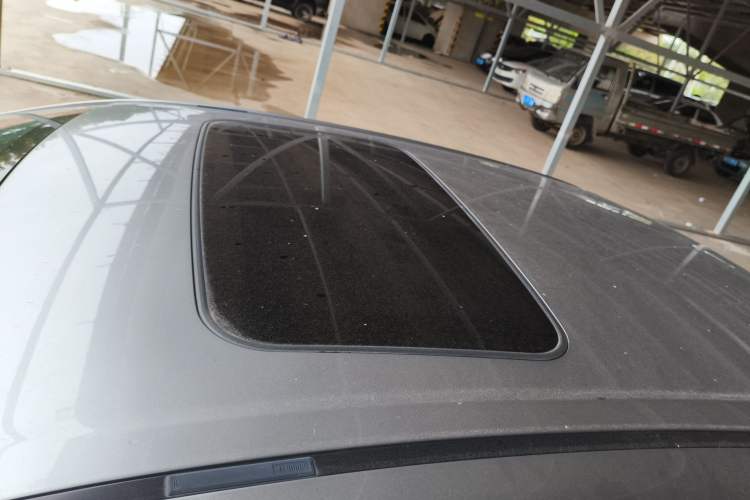 Used Suzuki Kizashi 2011 2.4L Two-Wheel Drive Sport with Navigation
