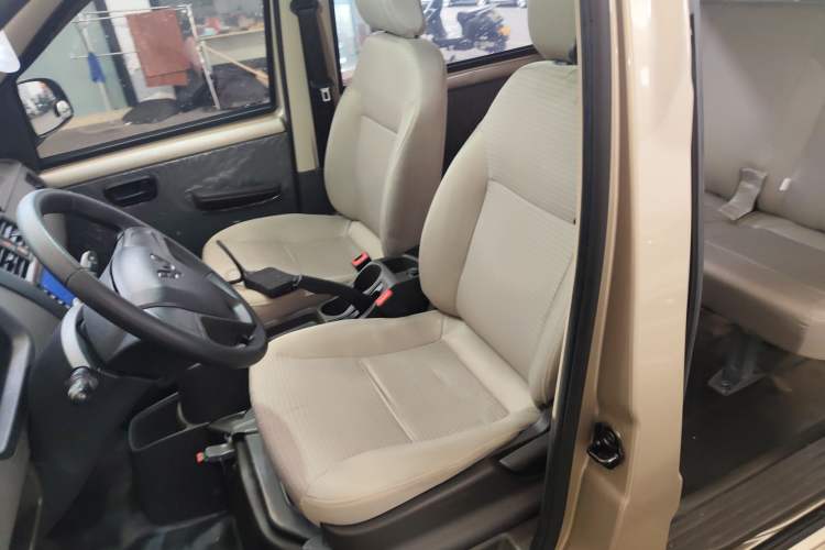 Used Wuling Rongguang S 2023 1.5L Base Version 5/7 Seats Left Front Seat