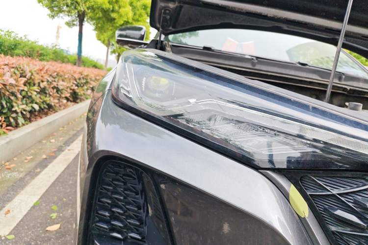 Used CHANGAN CS75 PLUS 2020 1.5T Automatic Luxury Version Right Front Headlight