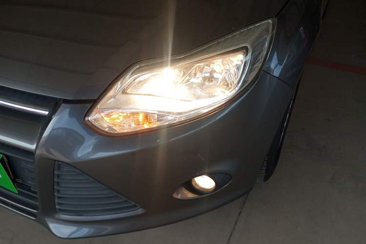 Used Ford Focus 2012 Sedan 1.6L Manual Comfort Model
