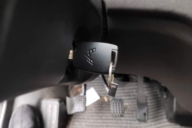 Used Wuling Rongguang S 2021 1.2L Base Model 7-Seater LSI Vehicle Key